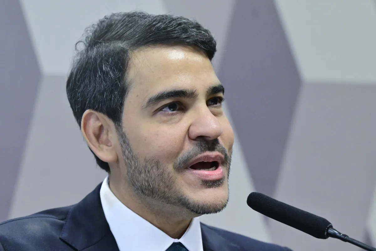 Jorge Messias comemora decisão do CNJ sobre precatórios e critica Flávio Bolsonaro